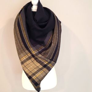 *NWOT Plaid Blanket Scarf*